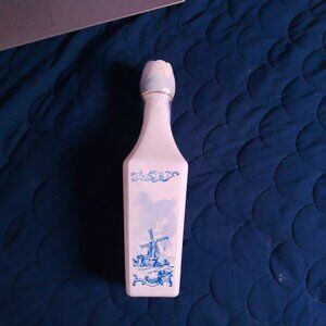 VINTAGE VANDERMINT DUTCH WINDMILL LIQUOR BOTTLE - WHITE MILK GLASS W/ TULIP TOP
